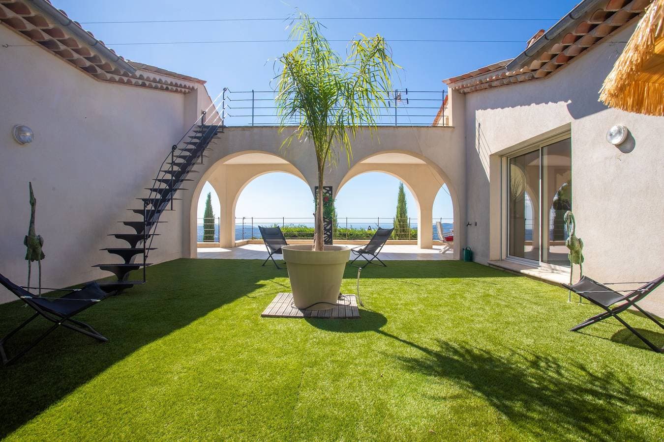 Foto 4 von 36: Villa „La Cabri 5 Chambres Piscine“ mit Meerblick, WLAN und Klimaanlage