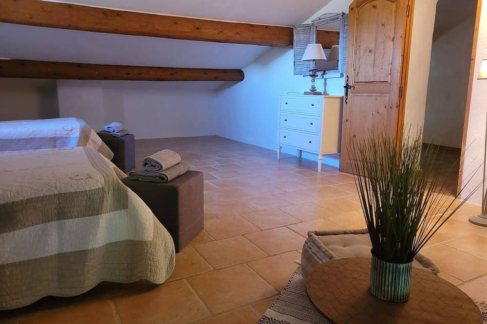 Foto 3 von 18: Steinhaus im provenzalischen Stil mit Pool für 6 Personen