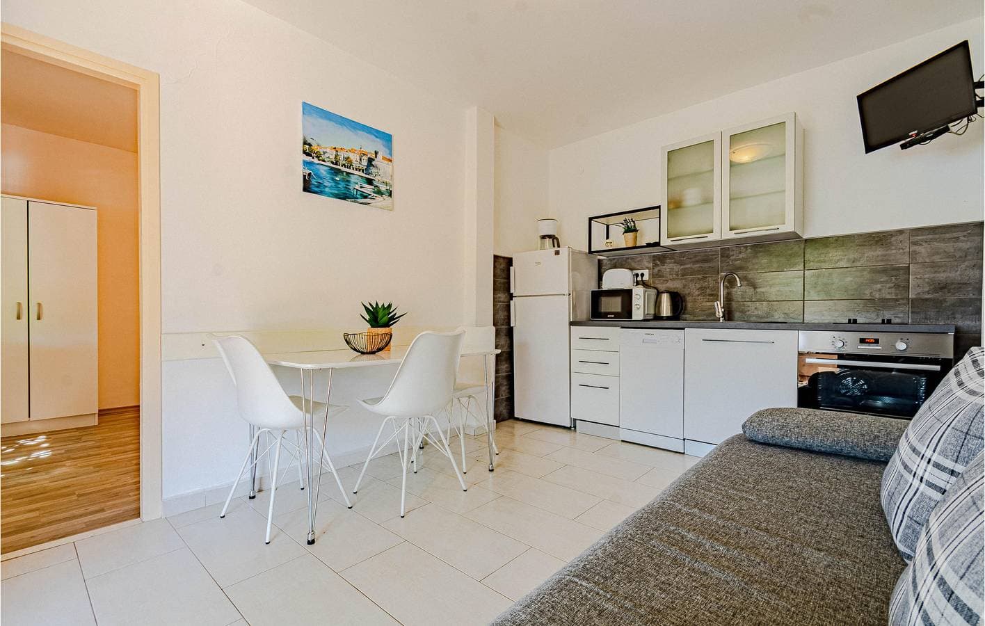 Foto 8 von 38: Reizende 2-Zimmer-Wohnung mit Pool, Terrasse und in Strandnähe