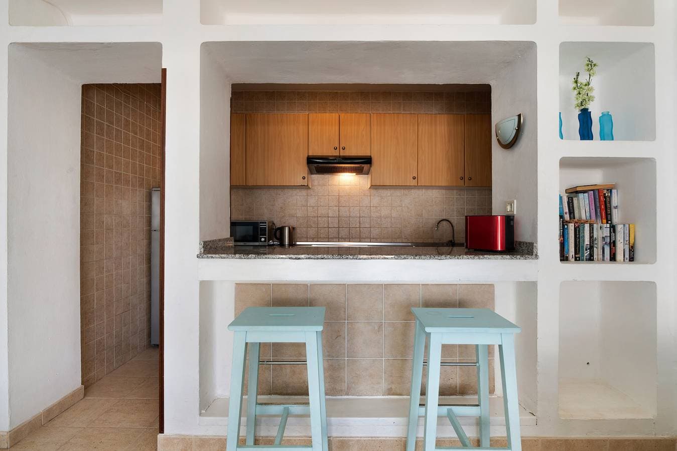 Foto 9 von 27: "Apt 2 Las Palmeras III Lanzarote" mit Meer- und Bergblick, Gemeinschaftspool und privater Terrasse