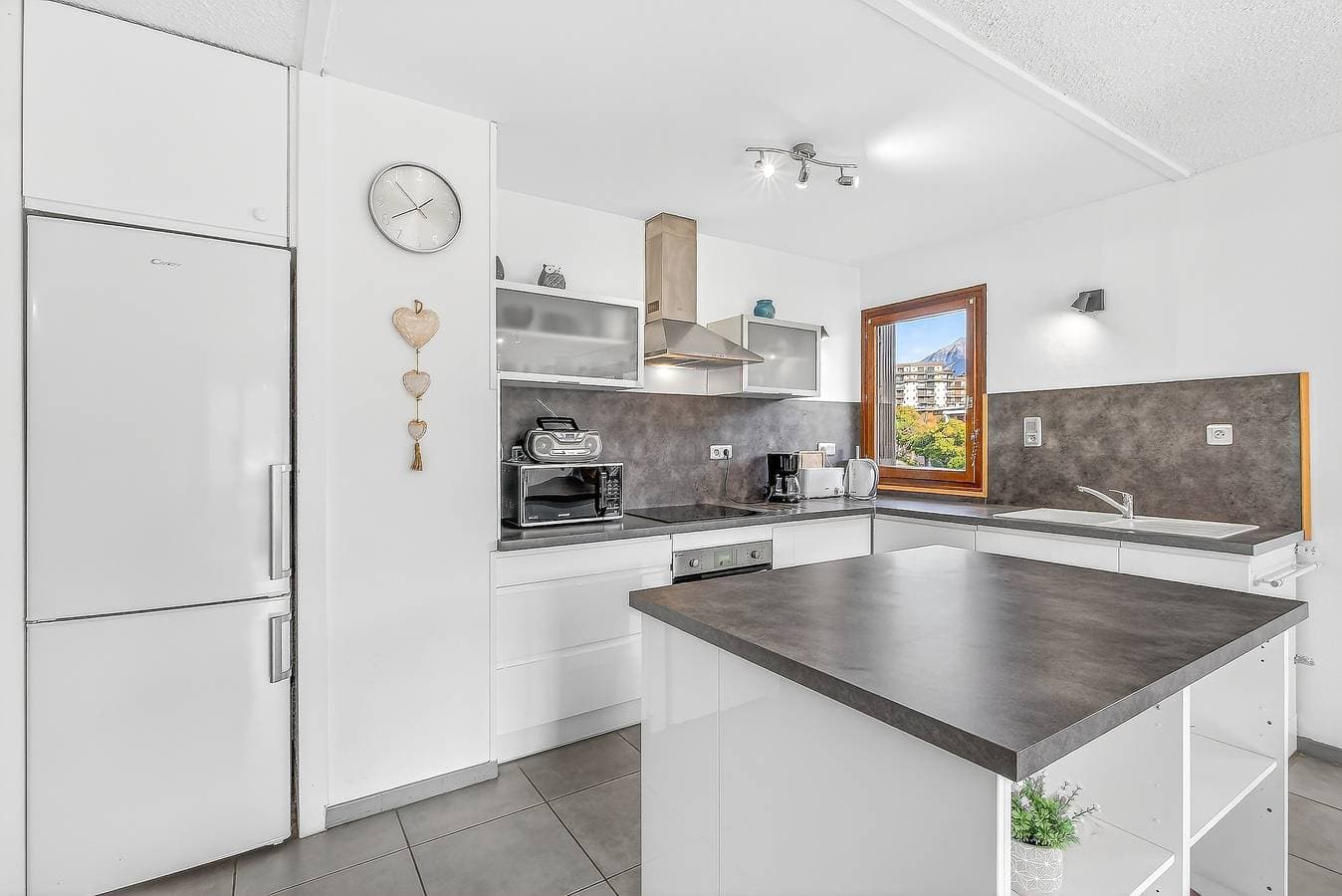 Foto 10 von 35: Le Plein Ciel – Seeblick, WLAN, renoviertes Apartment in Embrun