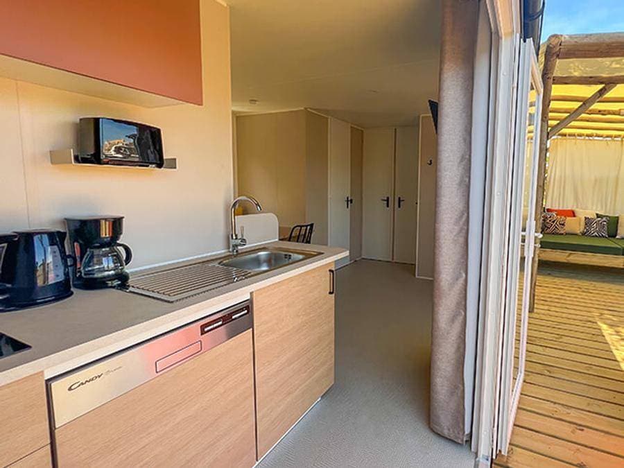 Foto 6 von 56: La Clape Village  - Mobilheim 6 personen - Privilege - Clim - TV - Lv - Fußgängerzone
