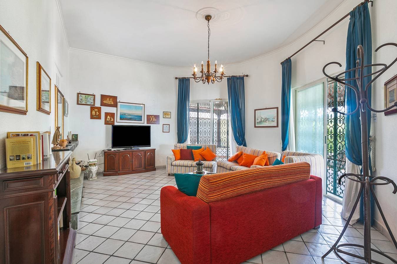 Foto 11 von 43: Villa Isidoro - Sea View and Garden, 50m to Beach