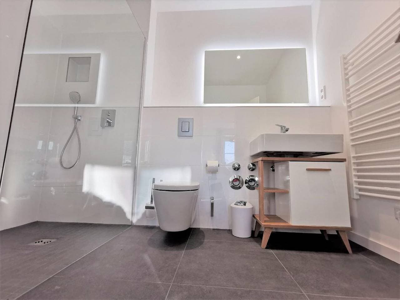 Foto 10 von 20: Moderne Ferienwohnung mit eigener Terrasse - Haus Inselwind FeWo MEERhafen