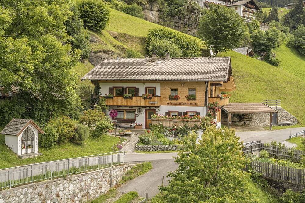 Foto 7 von 11: Ferienwohnungen mit Panoramablick auf die Berge