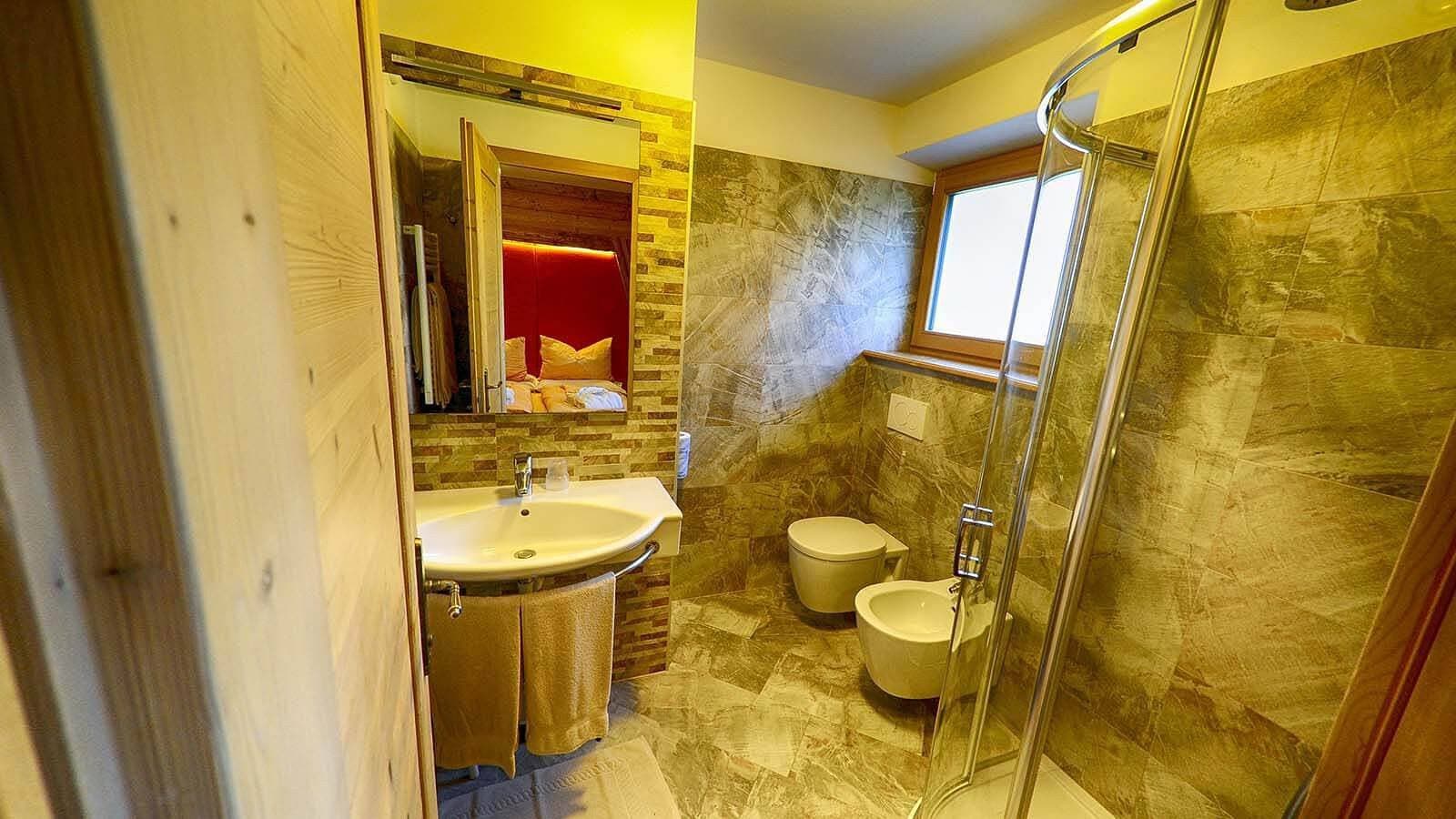 Foto 6 von 12: Wohnung Mont dala Nef - Baita Cusini mit Bergblick, Spa-Bereich & WLAN