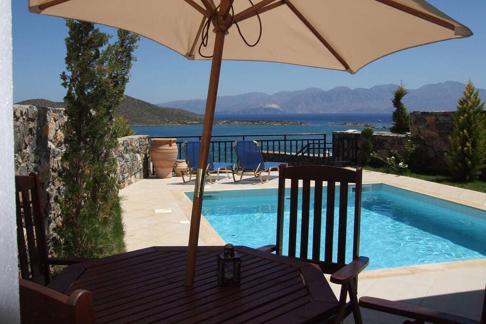 Beautiful Modern Cretan Villa overlooking the Mirabello Bay 1