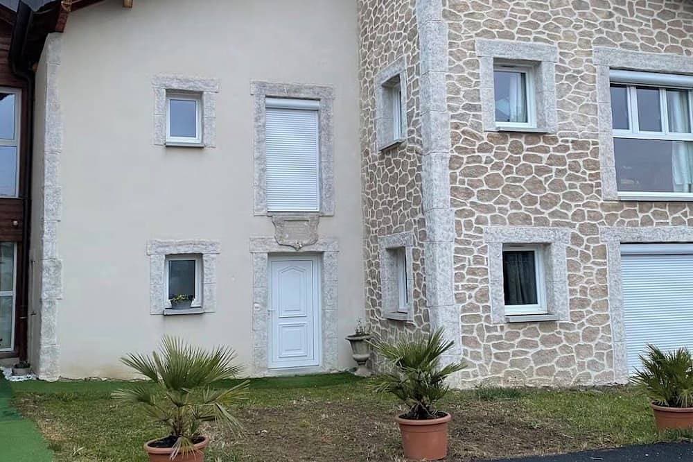 Superb furnished t2 in a quiet area with private parking 1