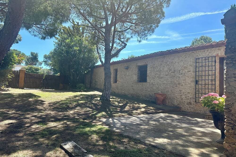 Foto 6 von 30: Unique catalan farmhouse with rustic charme dating back to the 16th century
