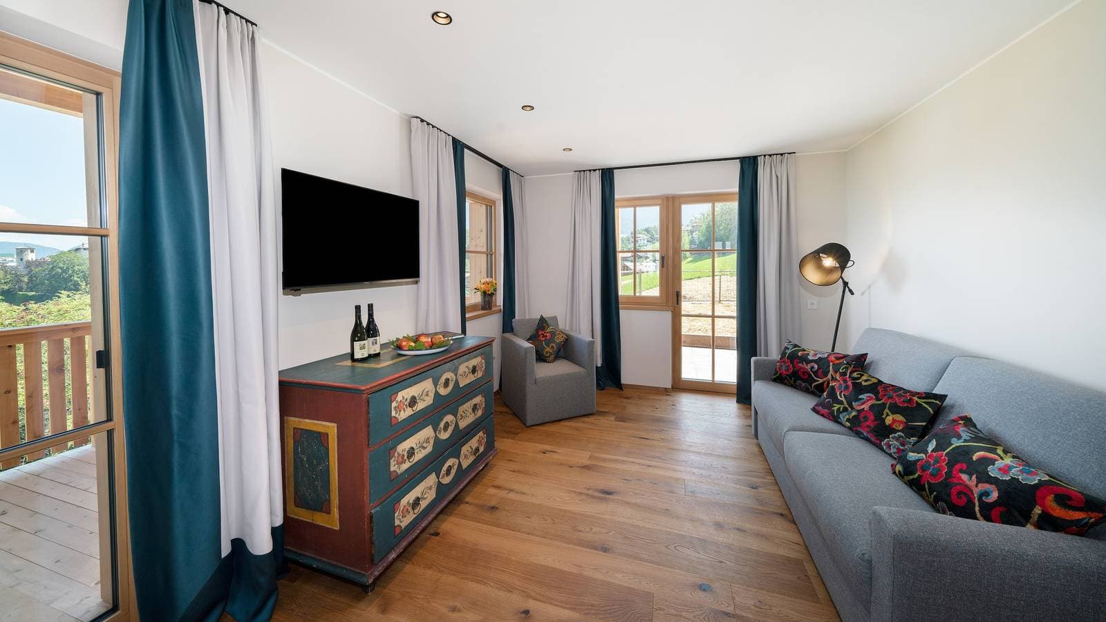 Foto 8 von 30: Ferienwohnung "Schlosshof Himml" mit Bergblick, privater Terrasse und WLAN