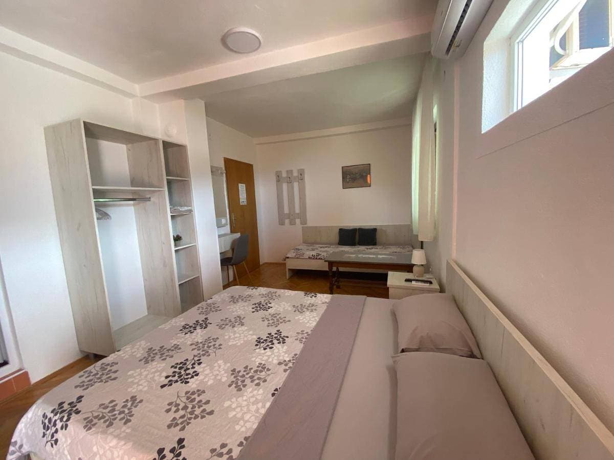 Foto 4 von 9: Triple Room with Lake View
