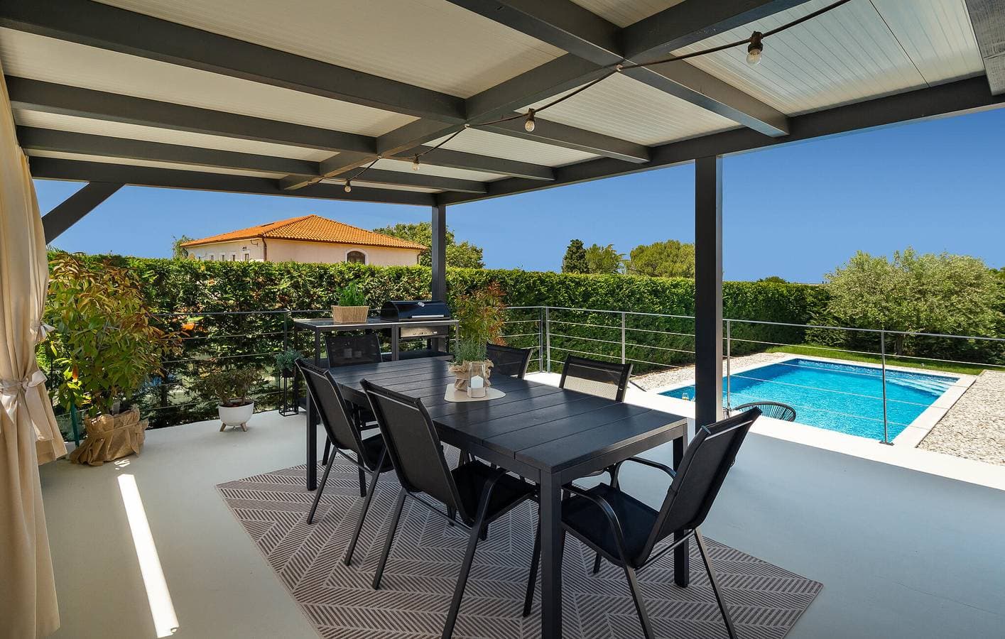 Foto 11 von 35: Gemütliche Ferienwohnung mit Pool, WLAN und Parkplatz in der Nähe des Stadtzentrums und von Captain Morgan