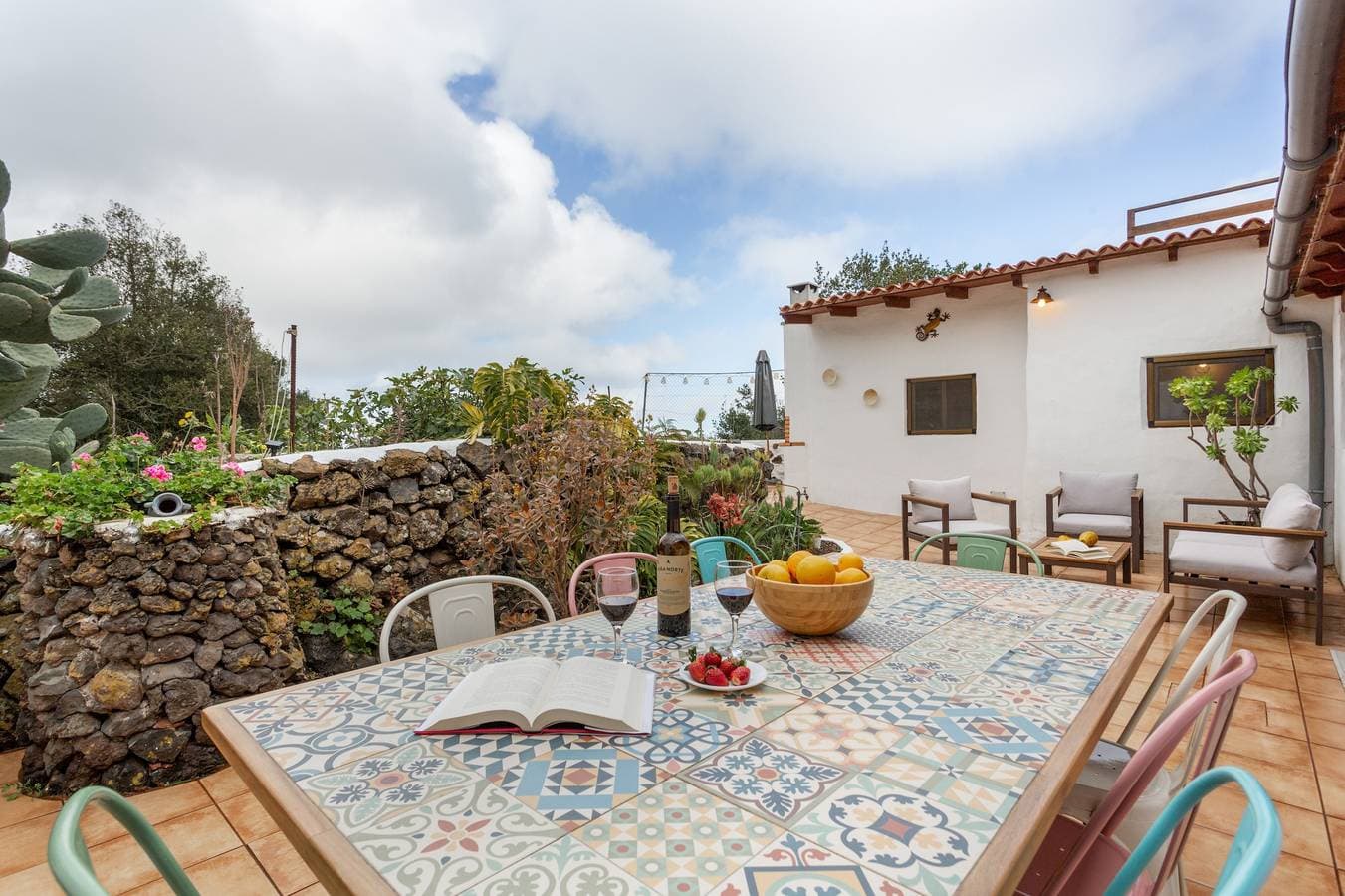 Foto 2 von 41: „La Vega Rural“ mit privatem Pool, Terrasse und WLAN