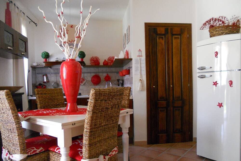 Foto 12 von 30: Villa Red Coral: sleeps 4, shared swimming pool, parking,