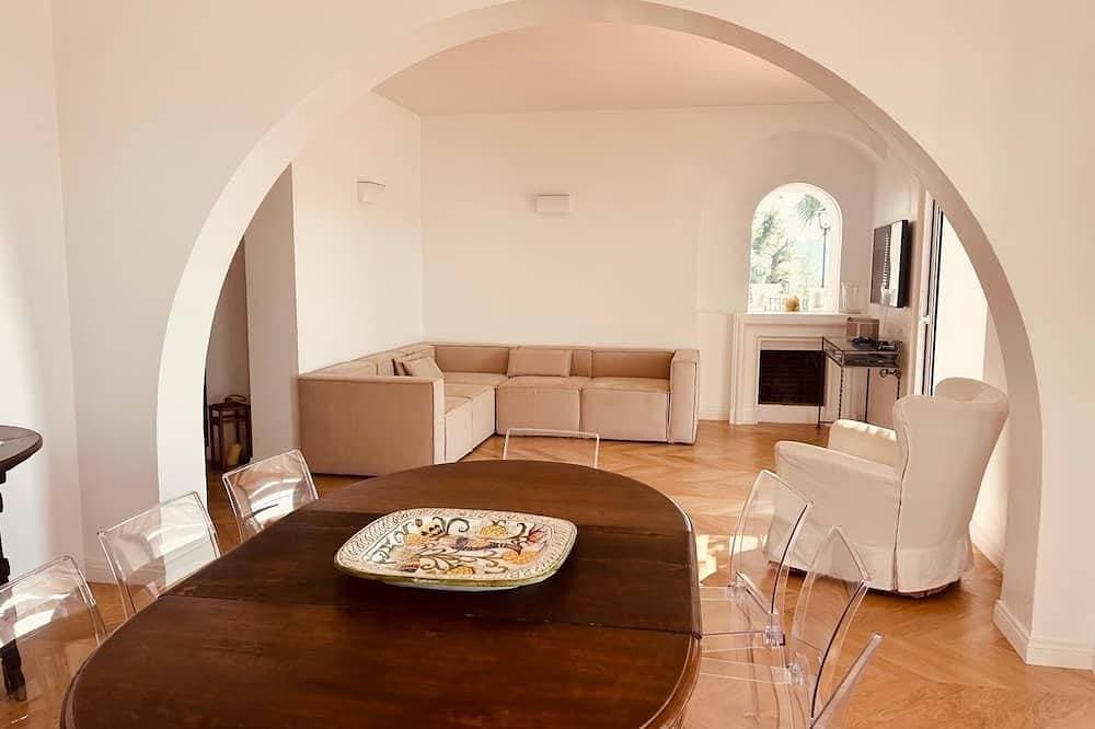 Foto 12 von 30: Schöne Panorama-Villa in einem privaten Park mit Abstieg zum Meer