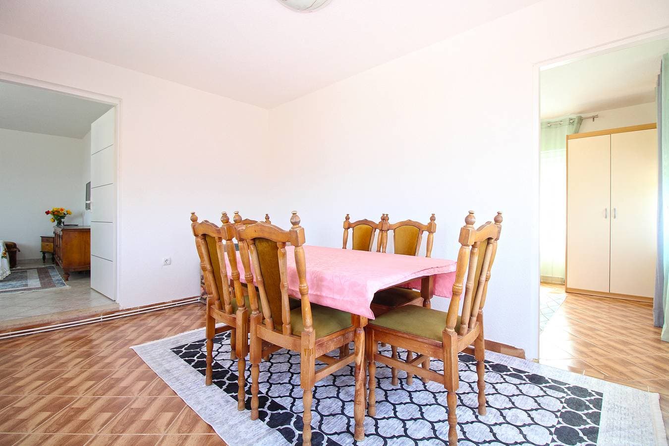 Foto 10 von 29: Ferienwohnung für 4 Personen mit Terrasse