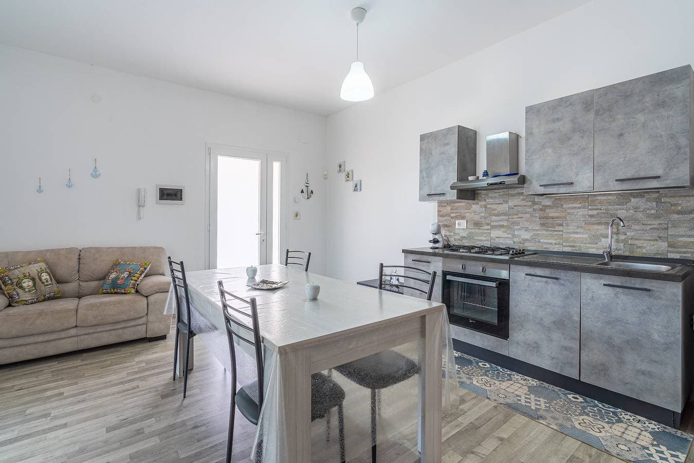 Foto 7 von 32: Apartment 'Sole Vista Giardino' mit Meerblick, WLAN und Klimaanlage