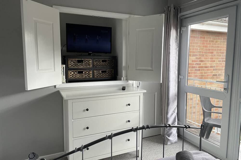 Foto 12 von 30: The Beach House, Suffolk Coast,<br>Beach access from site & covered heated pool