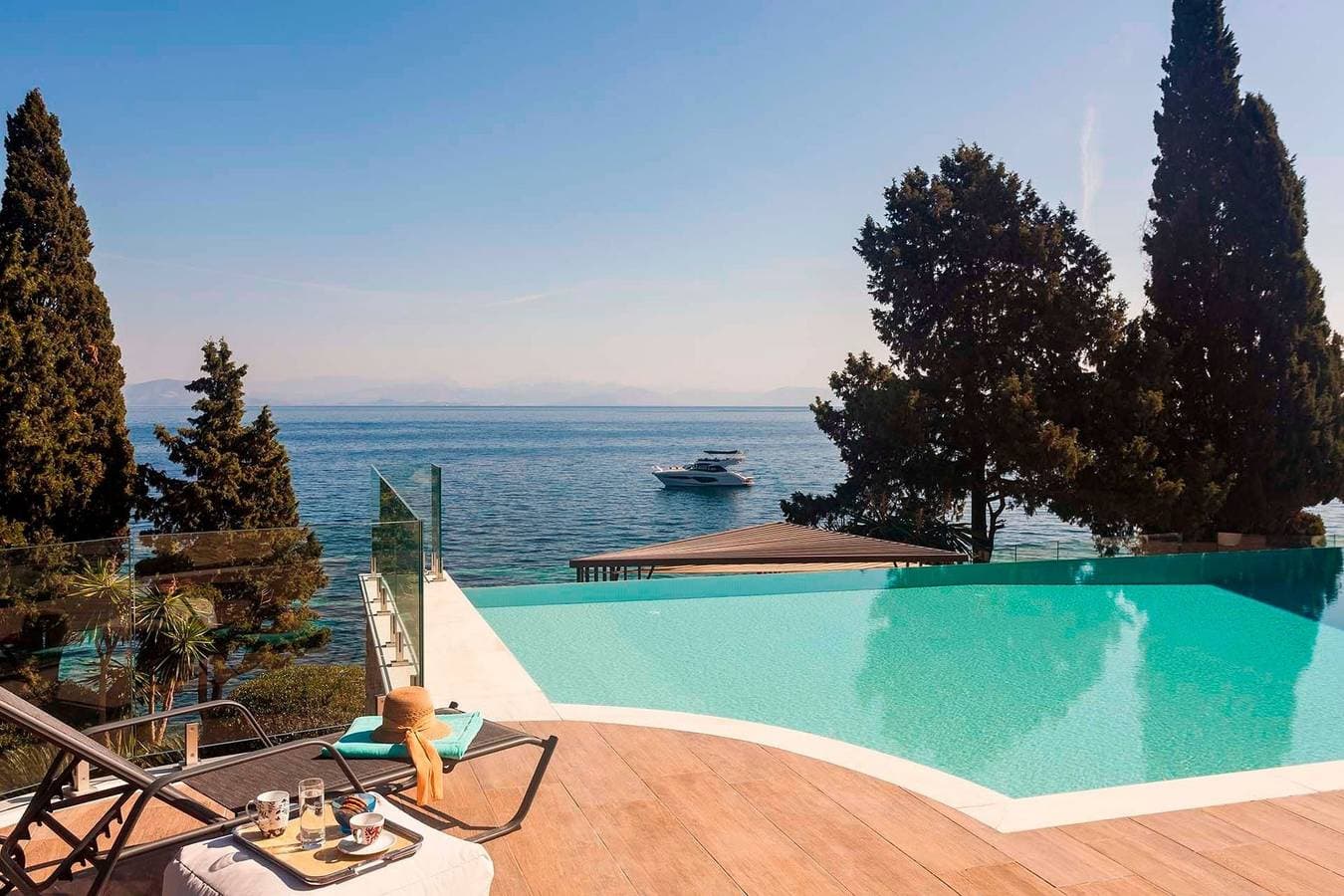 Foto 9 von 24: Stunning Seafront Corfu Residence | Villa Serene | Private Heated Pool