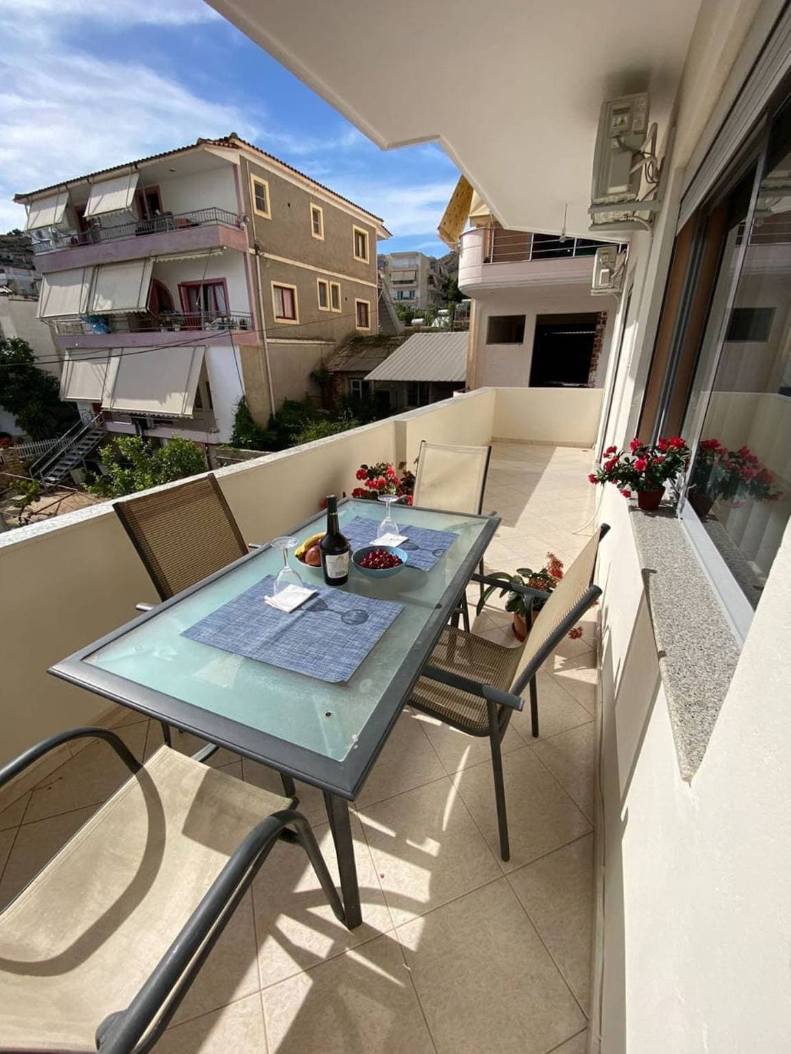Foto 12 von 42: Ferienwohnung für 6 Personen mit Balkon