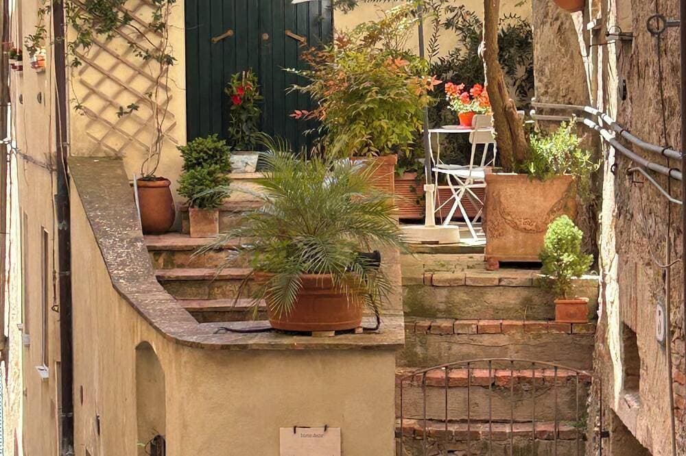 Foto 10 von 13: Riamori's Little Balcony: A Stylish Mini Home