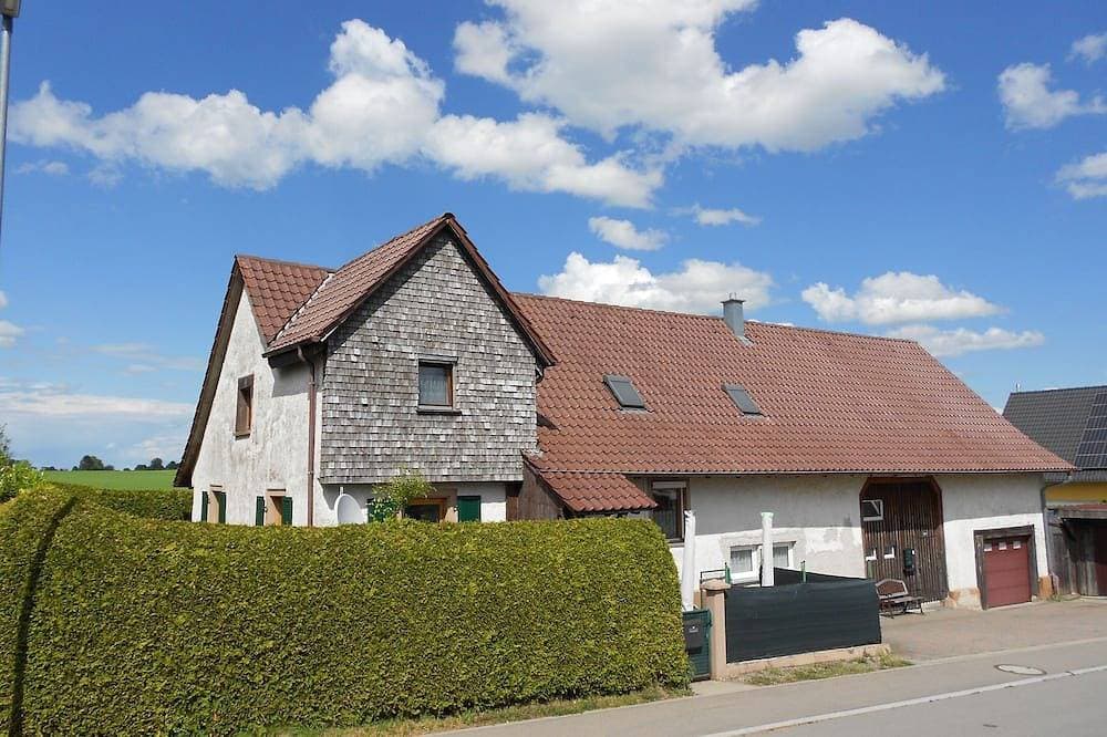 Haus Milan 0,5 km bis Naturschutzgebiet , Gemütlichkeit auf 2 Etagen+ Garten 1