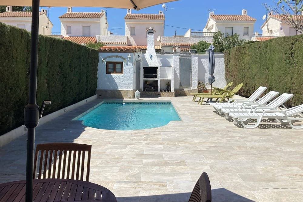 Lovely, comfortable house with garden and private pool 1