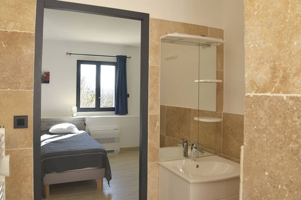Foto 13 von 30: \"Charme und Modernität: klimatisierter ehemaliger Schafstall mit beheiztem Schwimmbad,