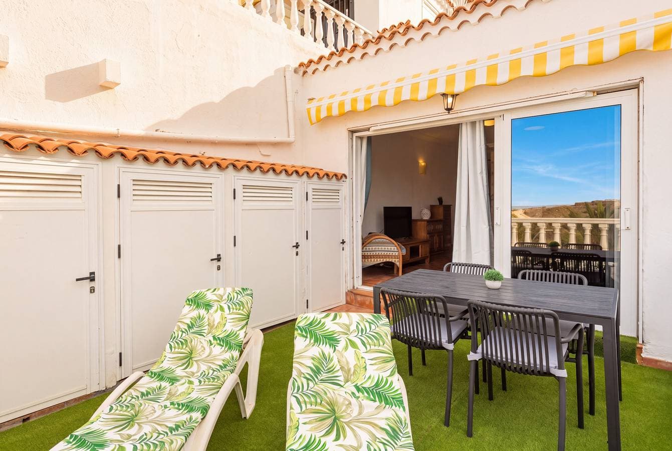 Foto 3 von 28: Ferienwohnung für 4 Personen mit Terrasse