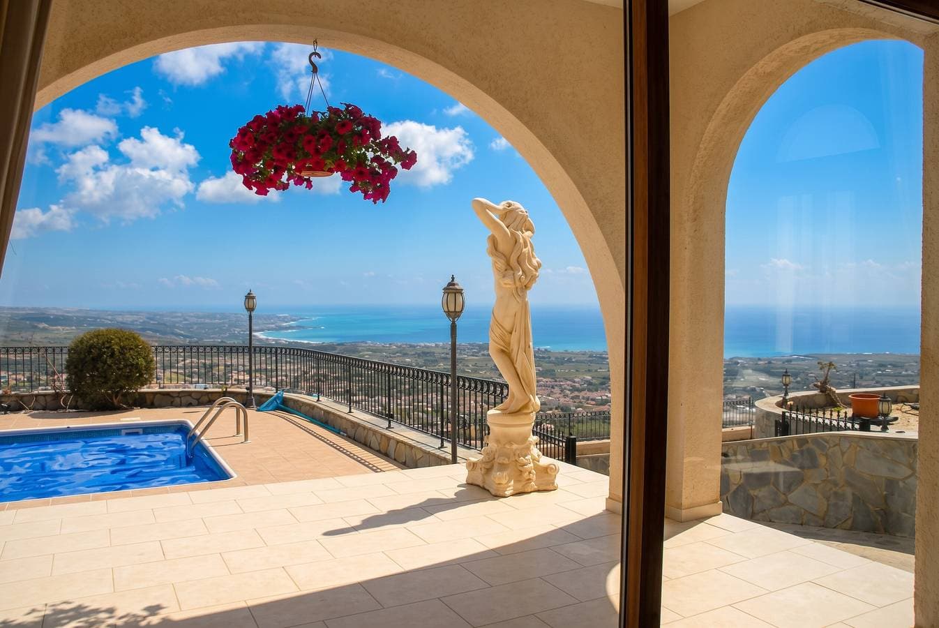 Foto 9 von 36: Peyia Villa mit Meerblick, privatem Pool und Garten