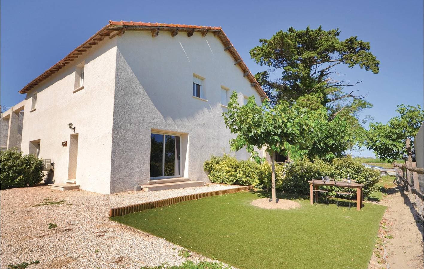 Foto 2 von 41: Gemütliche Wohnung am Pool in der Nähe der Rhone