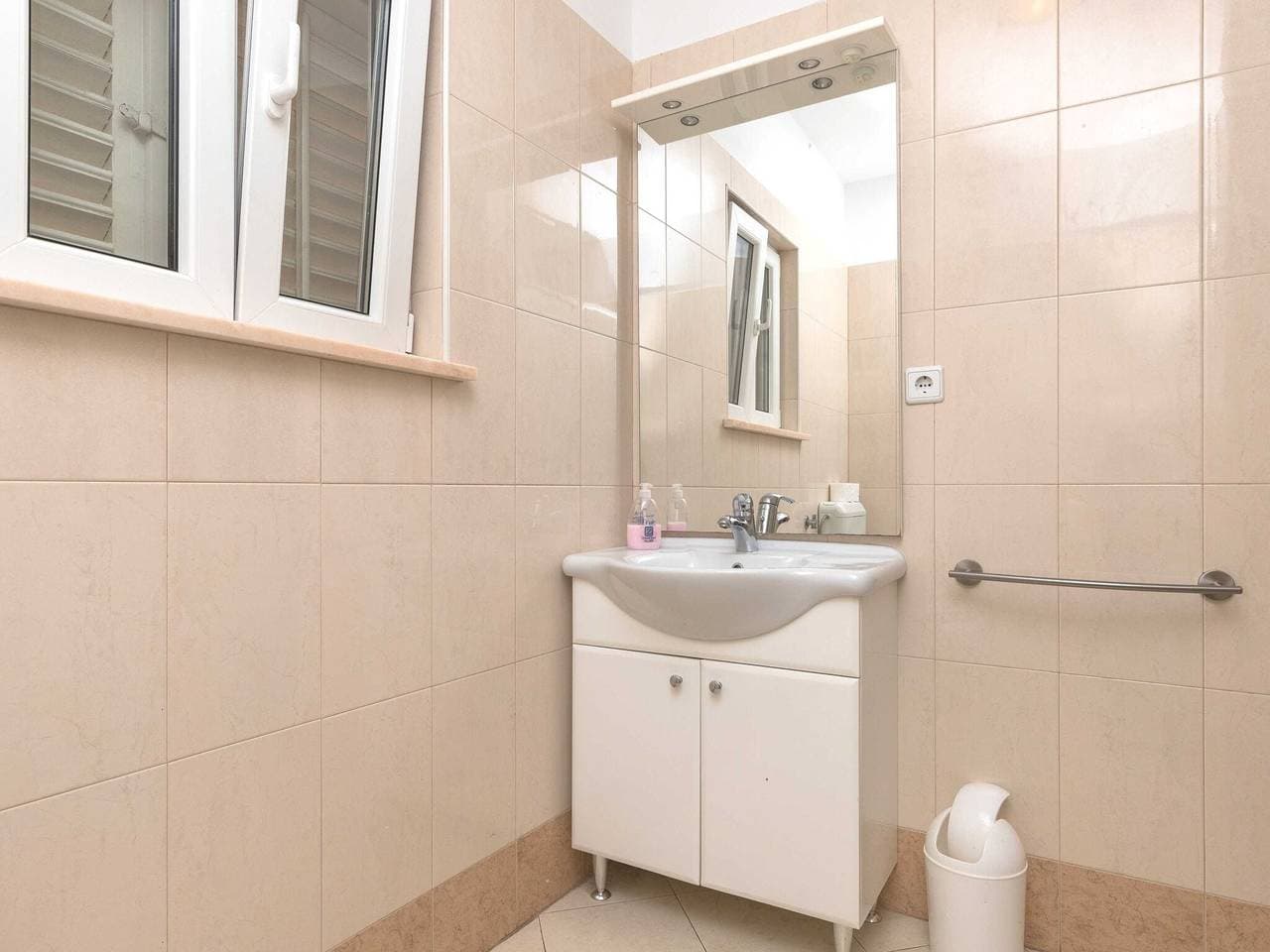 Foto 8 von 15: House Apartments Ariva - Studio Apartment with Balcony (3 Adults)  - A1