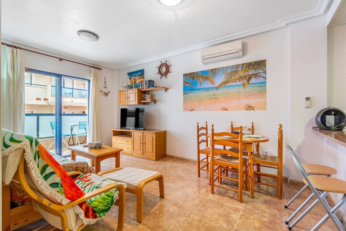 Foto 10 von 26: Ferienwohnung „En El Cabo Roig“ mit Gemeinschaftspool, privatem Balkon & WLAN