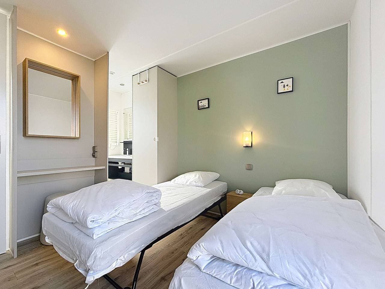 Foto 8 von 18: Mobilheim Komfort: 2 Zim, Pool, Strand 200m, Parkplatz, WLAN