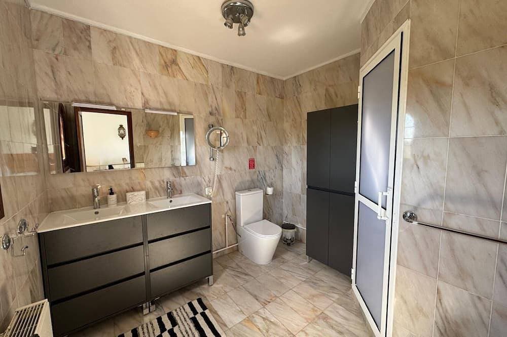 Foto 7 von 24: Tranquil Villa Escape - family sized hillside Villa with private swimming pool