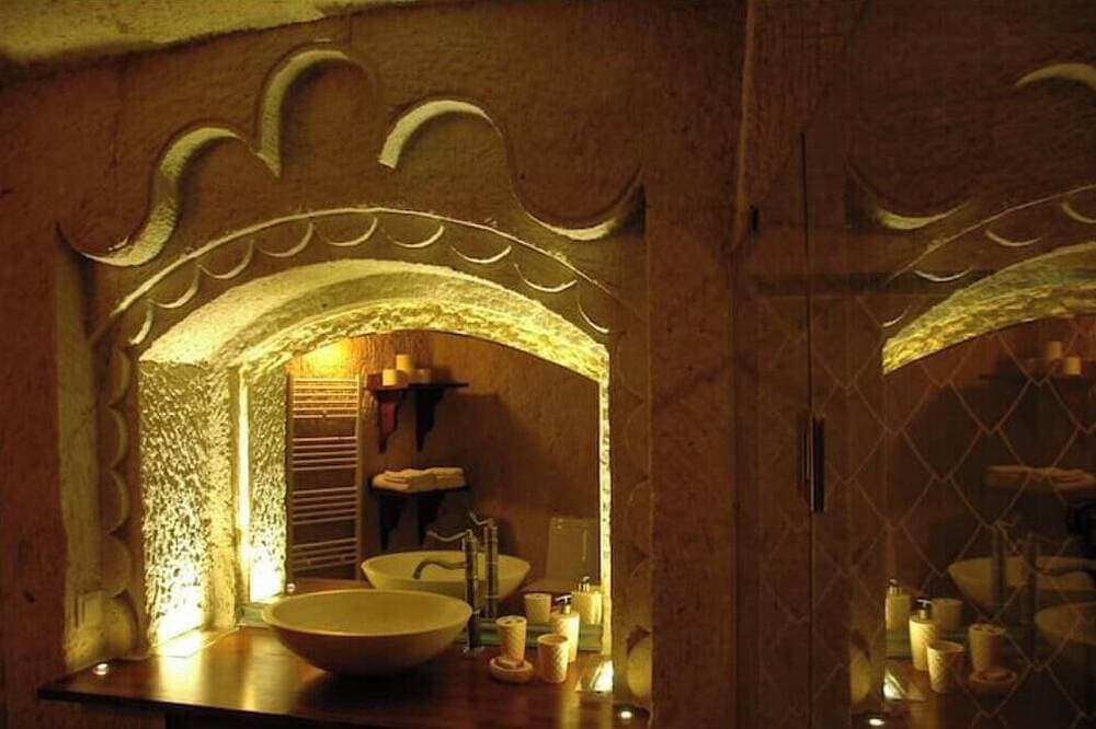 Foto 7 von 25: Anitya Cave House with Turkish Bath – Historic Winery Retreat