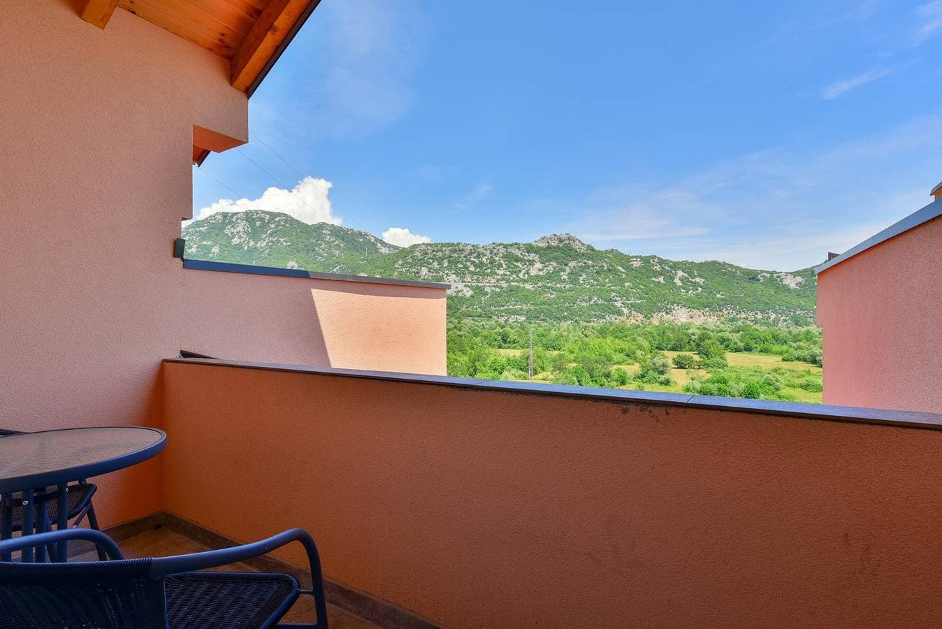 Foto 5 von 21: Standard Double Apartment with Lake View
