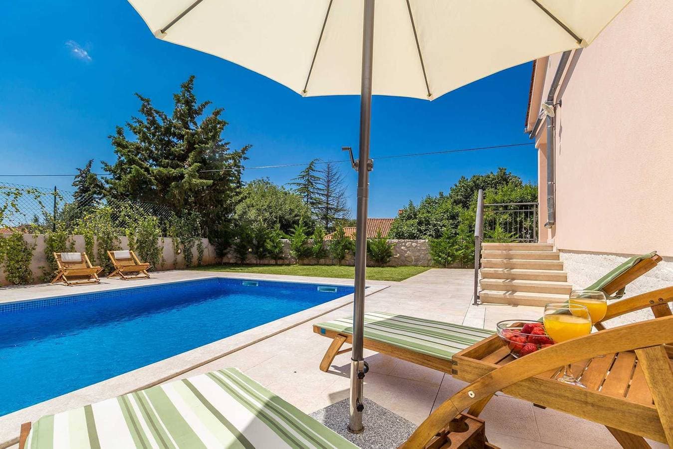 Charmantes Ferienhaus Villa Vita mit privatem Pool 1