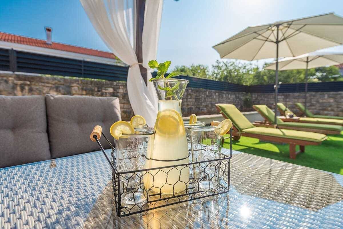 Foto 6 von 41: Villa für 5 Personen mit Pool