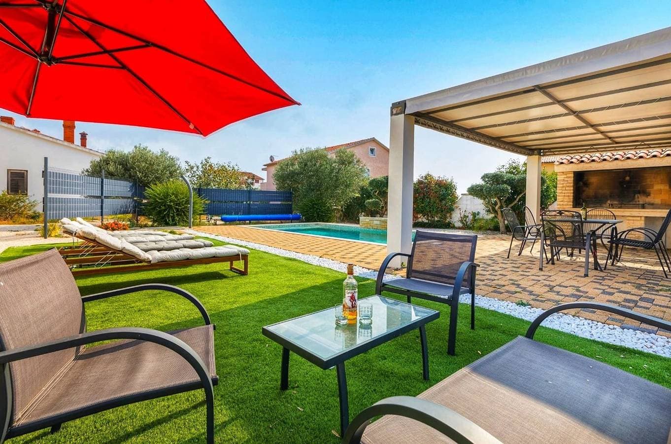 Foto 3 von 42: Villa Sunshine with Private Heated Pool