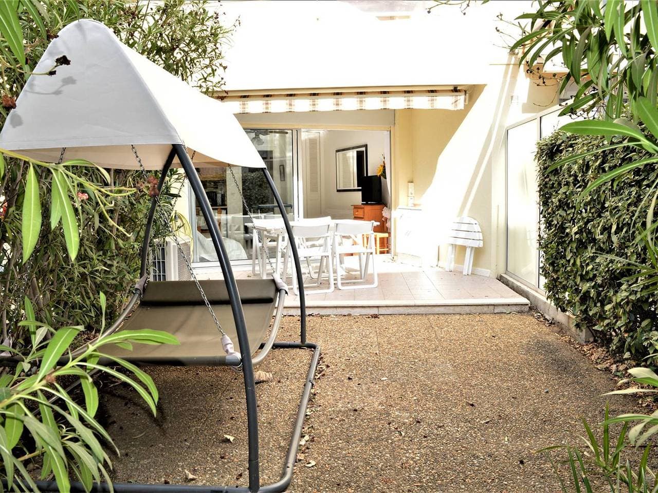 Klimatisiertes Studio am Strand mit Terrasse und privatem Pool in Cavalaire, für 4 Personen 1