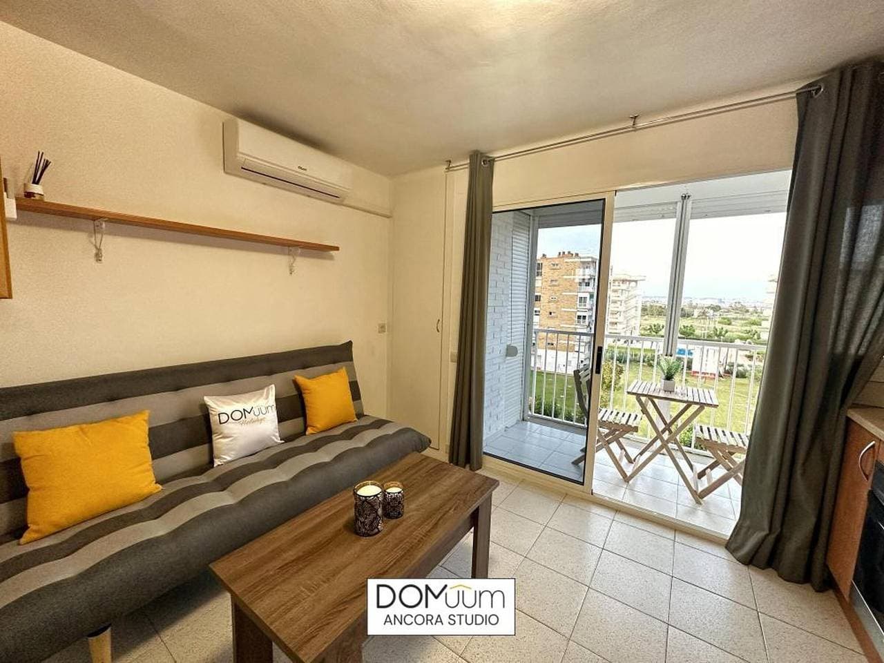 Studio avec Terrasse, à 100m de la Plage, Climatisé, Wi-Fi Gratuit 1