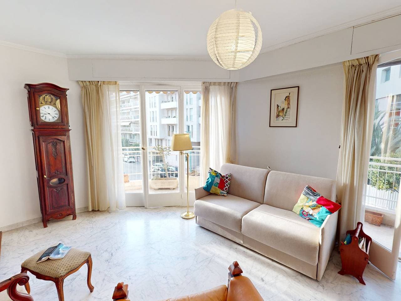 Geräumiges 3P mit Balkon und Parkplatz in Menton 1
