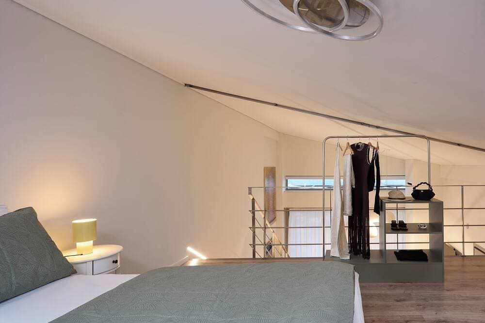 Foto 3 von 22: Nisis II – Urban Loft Surrounded by Nature