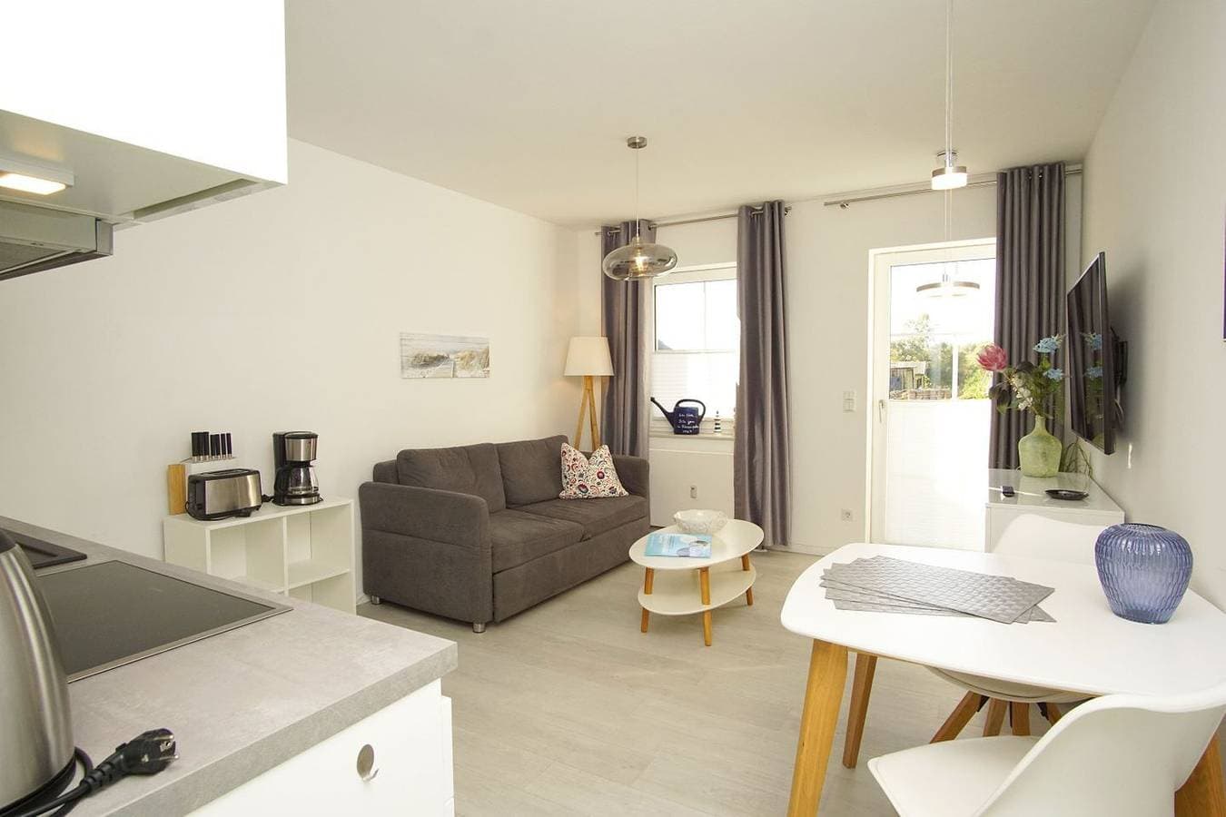 Foto 3 von 21: Moderne Ferienwohnung mit eigener Terrasse - Haus Inselwind FeWo MEERstille