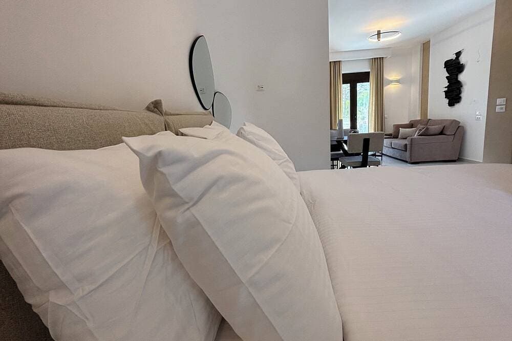 Foto 3 von 12: Agios Nikolaos Open Living Suite – Close Proximity to Almyros Beach