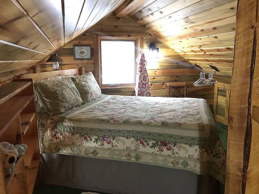 Foto 10 von 13: Mountain Peaks Inn, Old Baldy Mtn Suite, Downtown Hill City