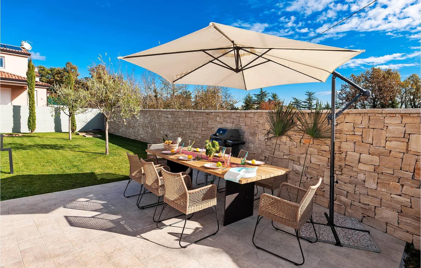 Foto 12 von 47: Modernes 200 m² großes Apartment mit Pool, WLAN und nur wenige Schritte vom Zentrum von Matohanci entfernt
