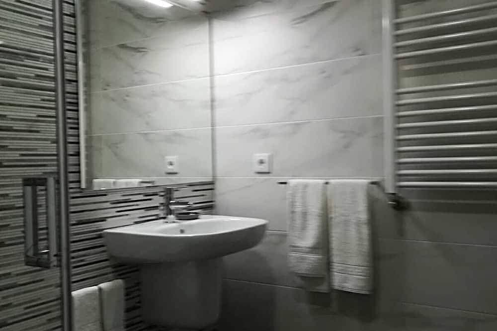 Foto 9 von 30: Ferienhaus mit privatem Pool, Blick auf Berge und Damm-Free WiFi