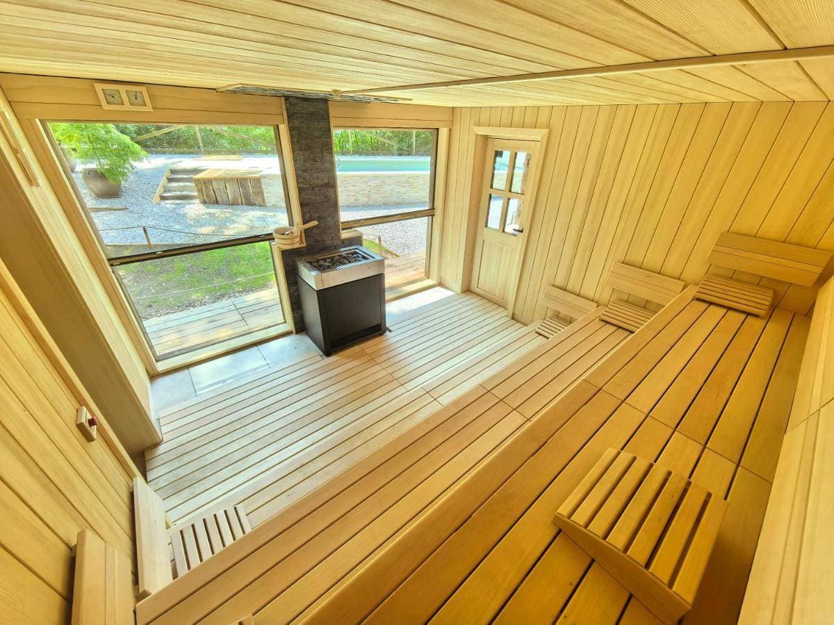 Foto 5 von 32: Tree House with Wooden Tub